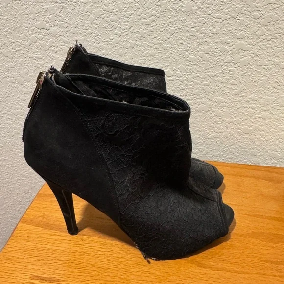 Elegant Black Lace Ankle Boots - Picture 1 of 3